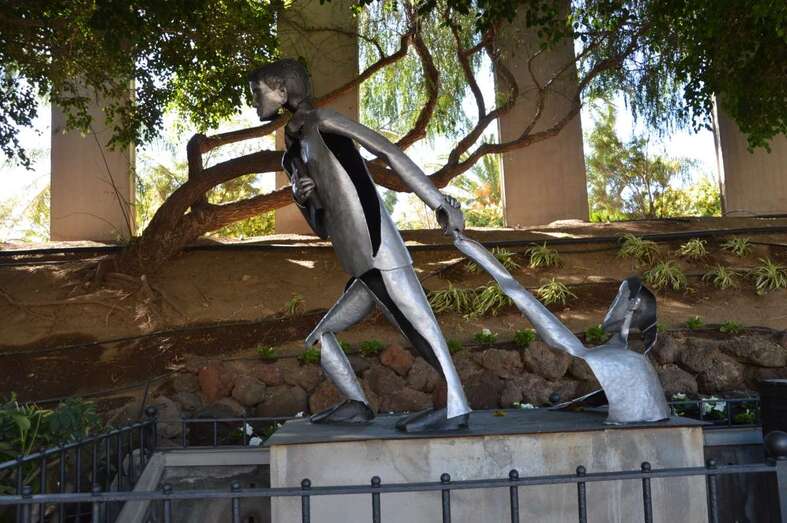  Escultura dedicada a Igbad Masih en el parque urbano de San Juan (Foto TA)